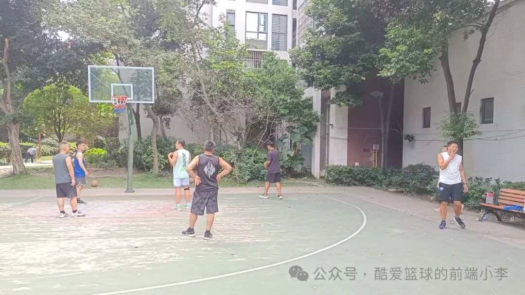 篮球传球跑位_篮球场3号位传球技巧_篮球传球姿势