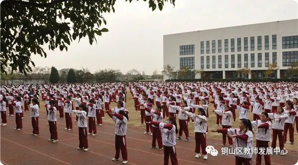 中小学生功夫健身操_中学生体操中国功夫_中国功夫体操初中