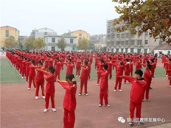 中小学生功夫健身操_中国功夫体操初中_中学生体操中国功夫