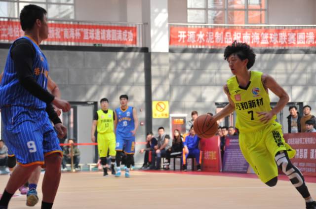 3v3篮球比赛可以换人吗_篮球3v3比赛规则可以自带吗_自带篮球规则比赛可以3v3嘛