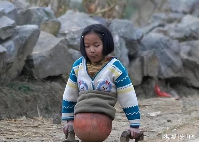 游泳女冠军明星_游泳冠军明星是谁呀_游泳明星冠军女的是谁