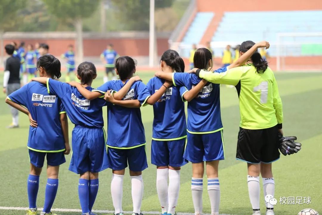 足球训练视频小学生_小学生足球视频教程_小学生足球技巧训练视频