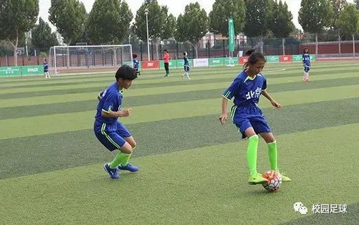 足球训练视频小学生_小学生足球视频教程_小学生足球技巧训练视频