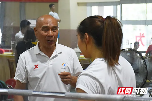 前女子举重冠军_中国最年轻女子举重冠军_举重冠军女2020