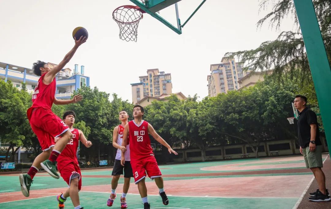 篮球全场每个位置职能_篮球全场后位规则是什么_篮球全场站位和规则