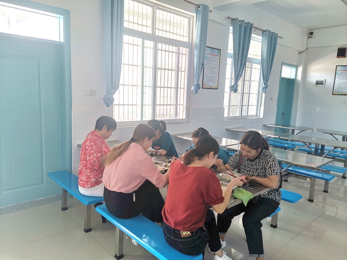 小孩菜谱营养食谱_小孩伙食菜谱_小孩子营养餐菜谱大全