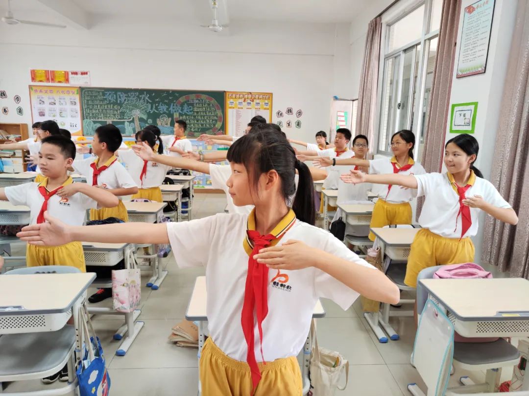 小学生扭扭体操_扭扭体操舞蹈教学视频_扭扭体操的歌词