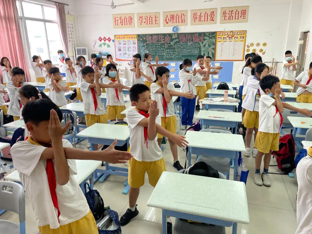 小学生扭扭体操_扭扭体操舞蹈教学视频_扭扭体操的歌词