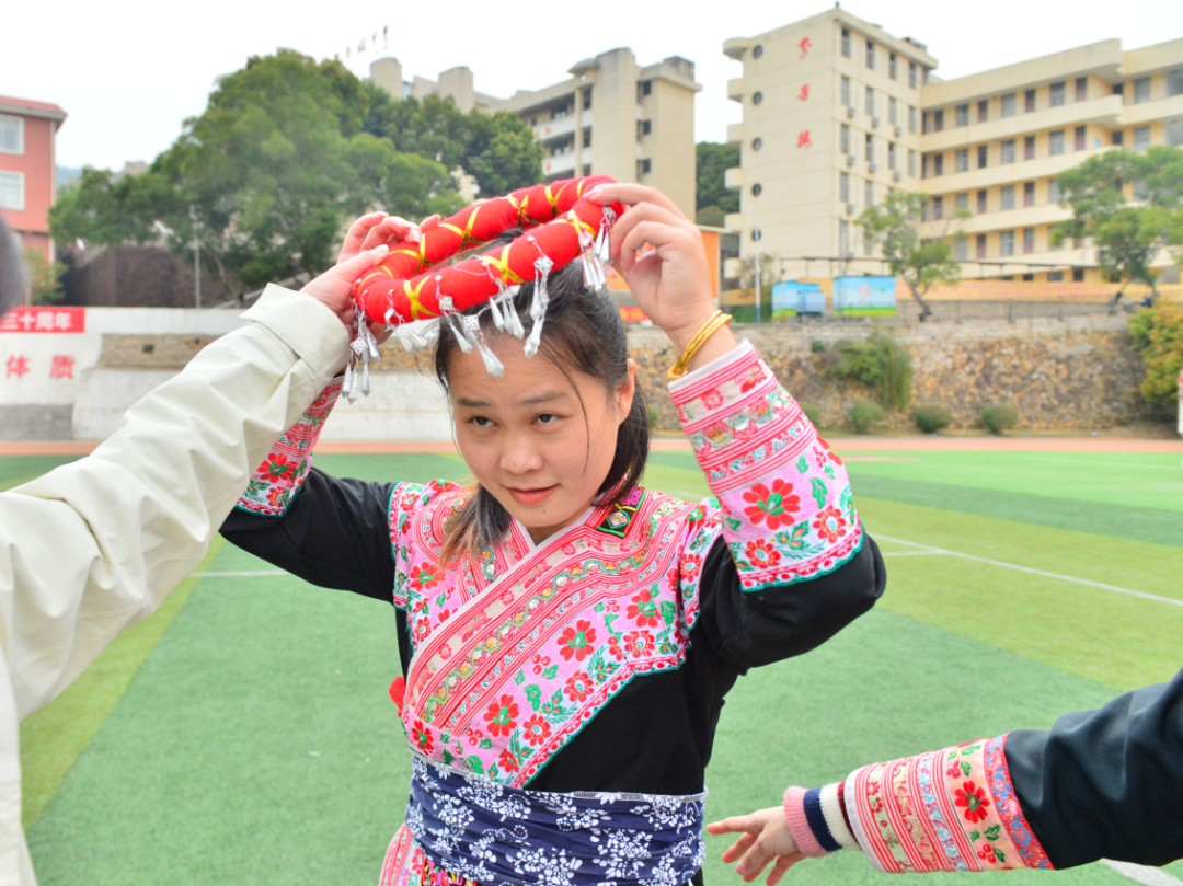 举重冠军装女学生视频_举重冠军女名字_女举重冠军装学生