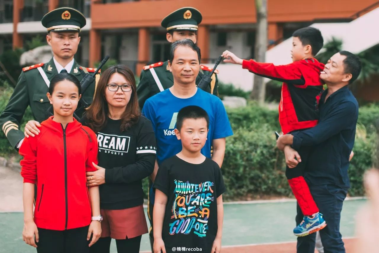 女举重冠军装学生_举重冠军装女学生图片_举重冠军女名字