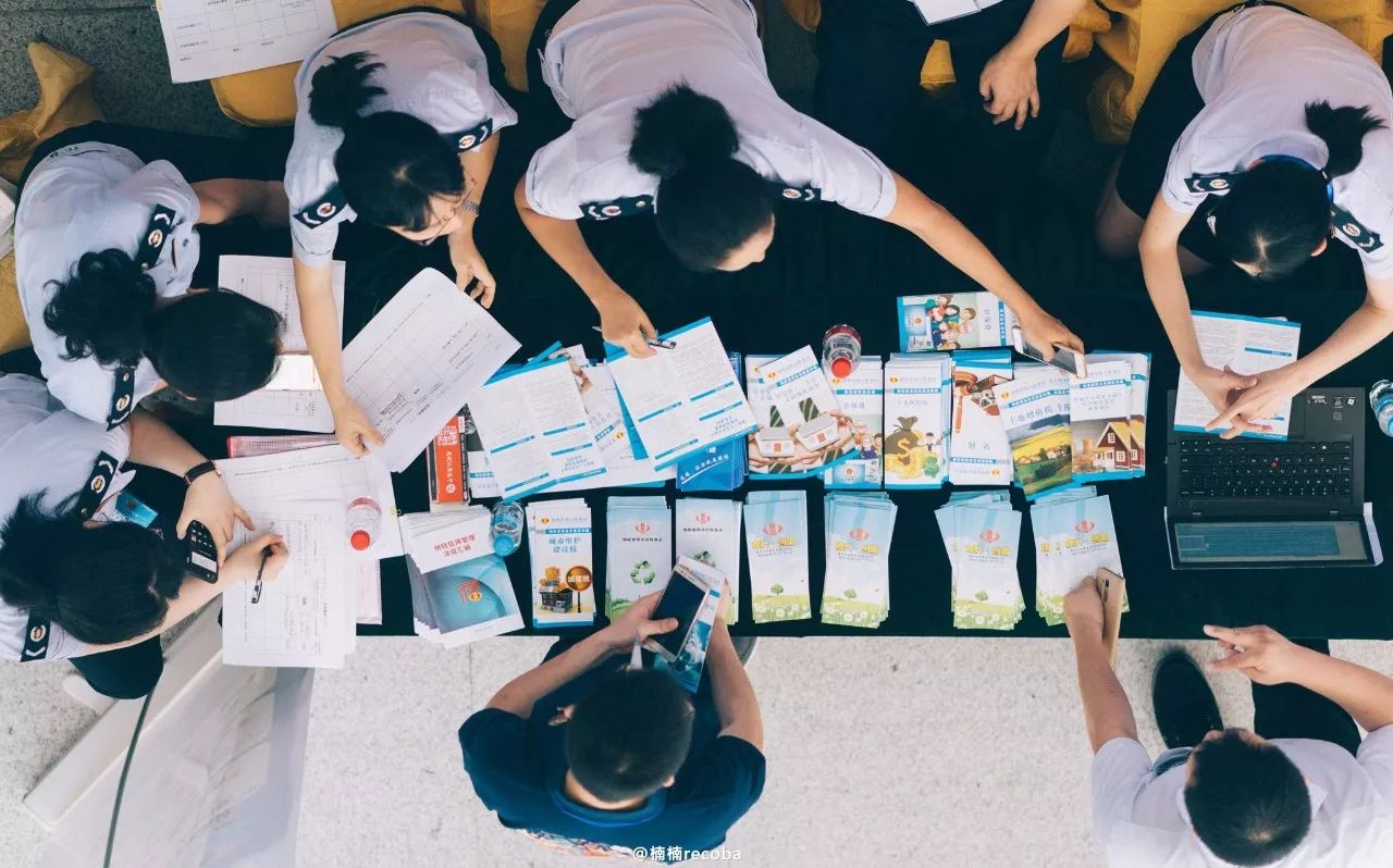 举重冠军装女学生图片_举重冠军女名字_女举重冠军装学生