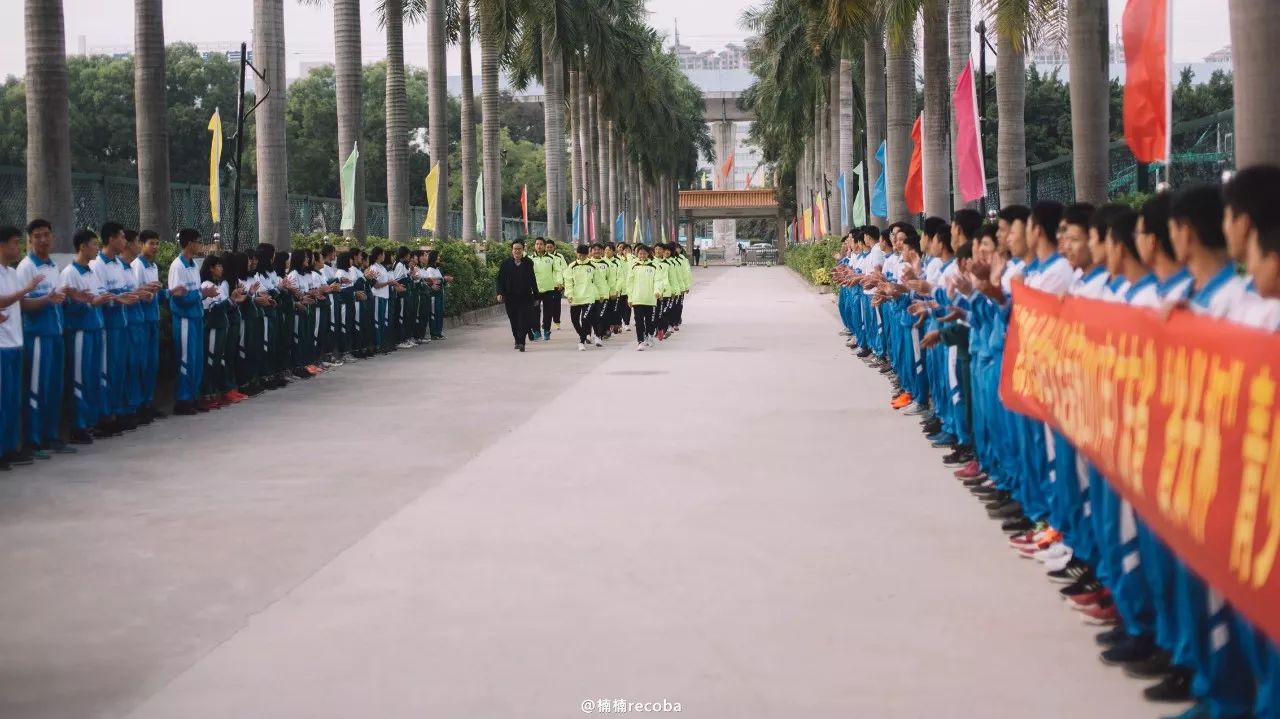 举重冠军装女学生图片_女举重冠军装学生_举重冠军女名字