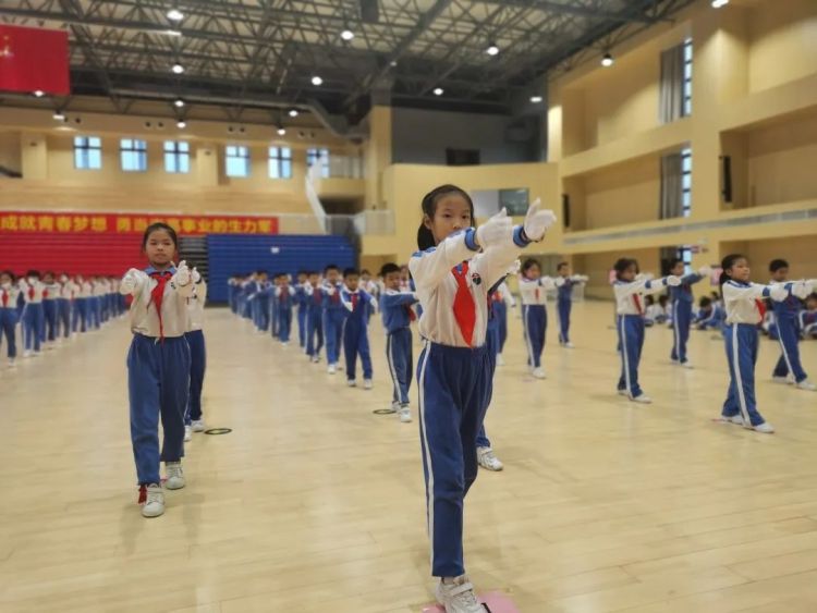 青春飞扬校园体操_广播体操飞扬青春_青春飞扬小学生体操