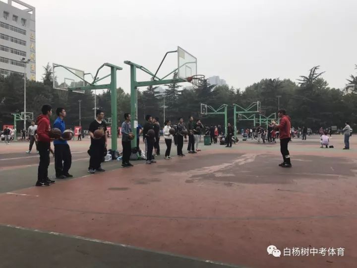 篮球折返上篮技巧_篮球规则上篮折返怎么算_篮球折返上篮规则