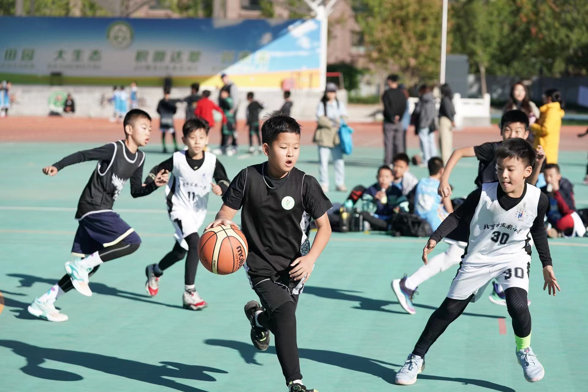 小学生篮球百队杯比赛规则_2021年小学生篮球比赛规则_小学生篮球比赛队名