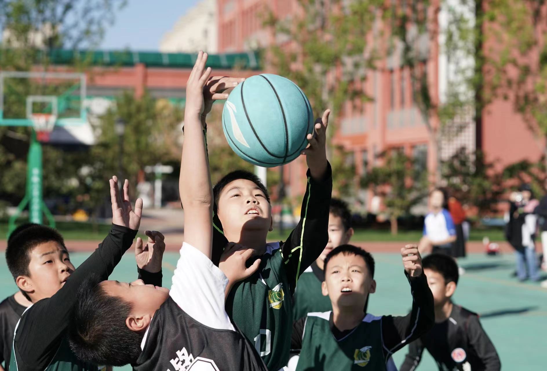 小学篮球队队规_小学生篮球百队杯比赛规则_篮球小学生联赛