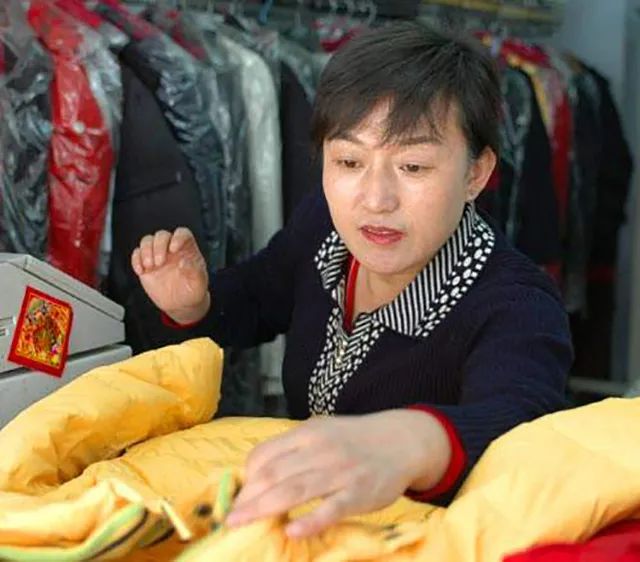 举重女子冠军搓澡视频_举重冠军搓背_女子举重冠军 搓澡