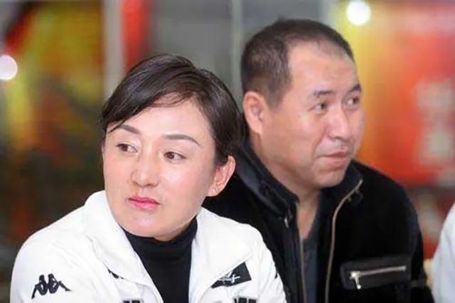 举重女子冠军搓澡视频_举重冠军搓背_女子举重冠军 搓澡