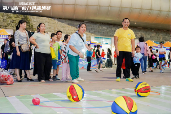 桂林篮球青少年赛冠军表演视频_桂林市青少年篮球比赛_桂林青少年篮球表演赛冠军