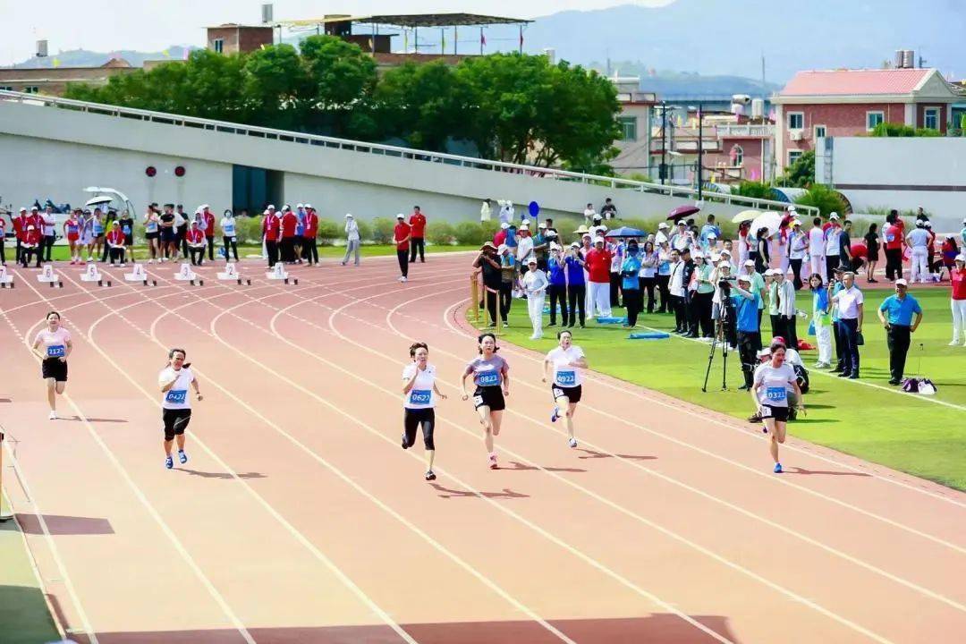 河北乙组女子跳高冠军是谁_河北跳高女神_河北省跳高冠军