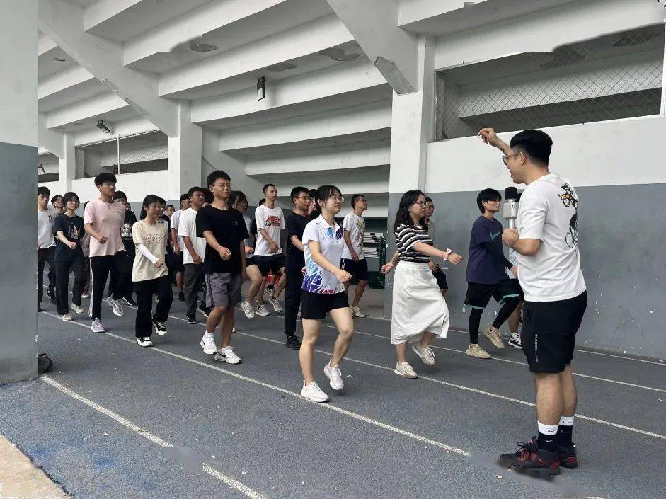 河北乙组女子跳高冠军是谁_河北跳高女神_河北省跳高冠军