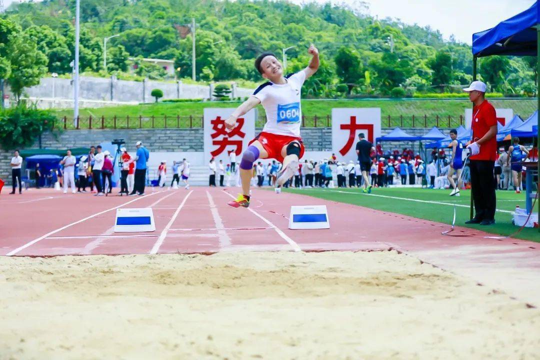 河北省跳高冠军_河北乙组女子跳高冠军是谁_河北跳高女神