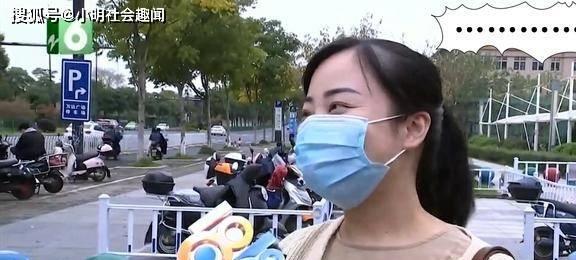 健身教练按着你的腰_健身完后教练用来按摩的东西_健身教练按摩