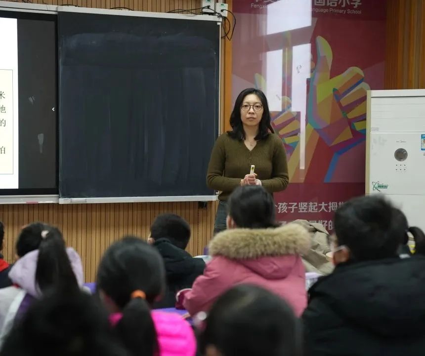 篮球防守扶腰_篮球规则扶腰动作视频_篮球扶球手