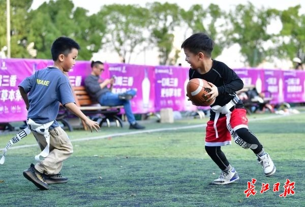 篮球的规矩和足球的规矩_篮球规则多还是足球多_篮球足球⚽️