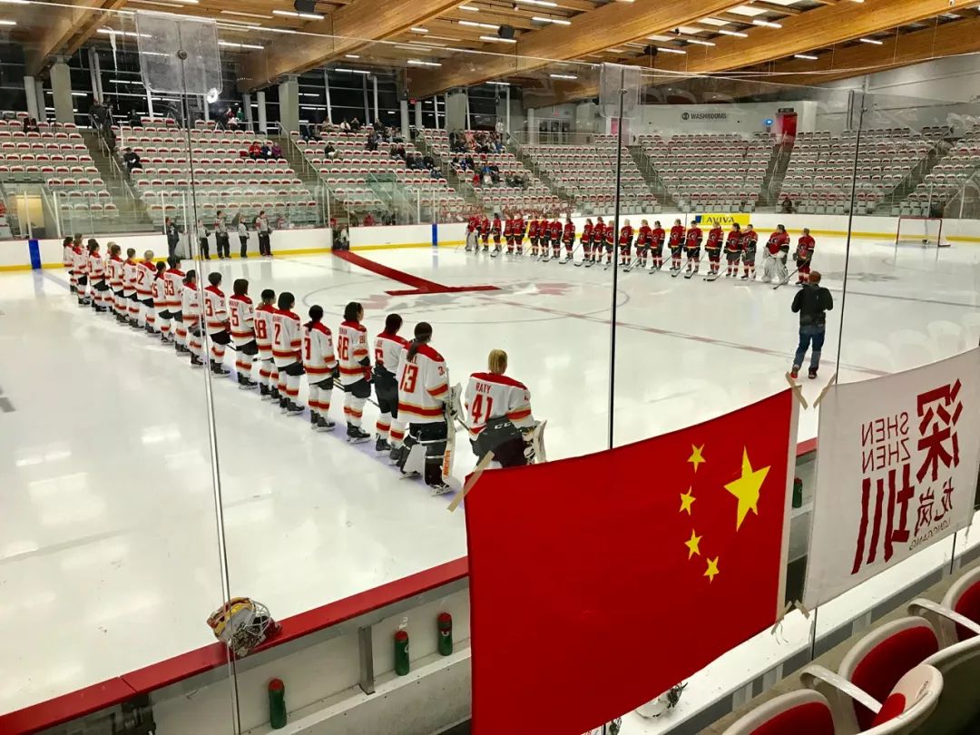 深圳冠军教练教游泳_游泳教练冠军深圳教练是谁_深圳游泳馆教练