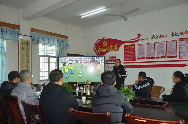 深圳冠军教练教游泳_深圳游泳队教练_深圳游泳老师