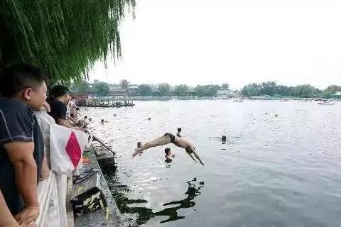 高空跳水姿势_游泳高空跳水技巧视频_高空跳水怎么跳