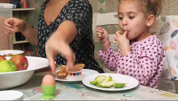 幼儿家庭英语对话日常_简单的亲子幼儿英语对话_英文家庭对话