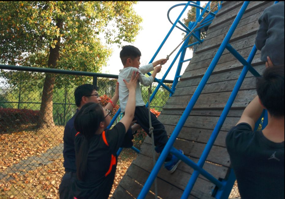 小学生篮球技巧和动作要领_篮球动作视频小学生_篮球基础教程小学生