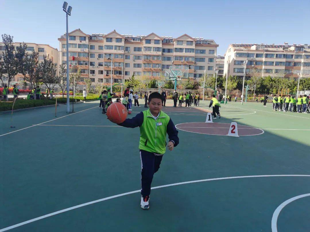 小学生篮球技巧挑战赛_小学生篮球技巧挑战_篮球技巧挑战小学生怎么练