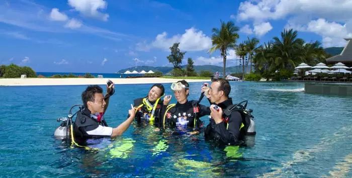 不会游泳如何学浮潜技巧_游泳技巧学会浮潜吗_游泳浮游法