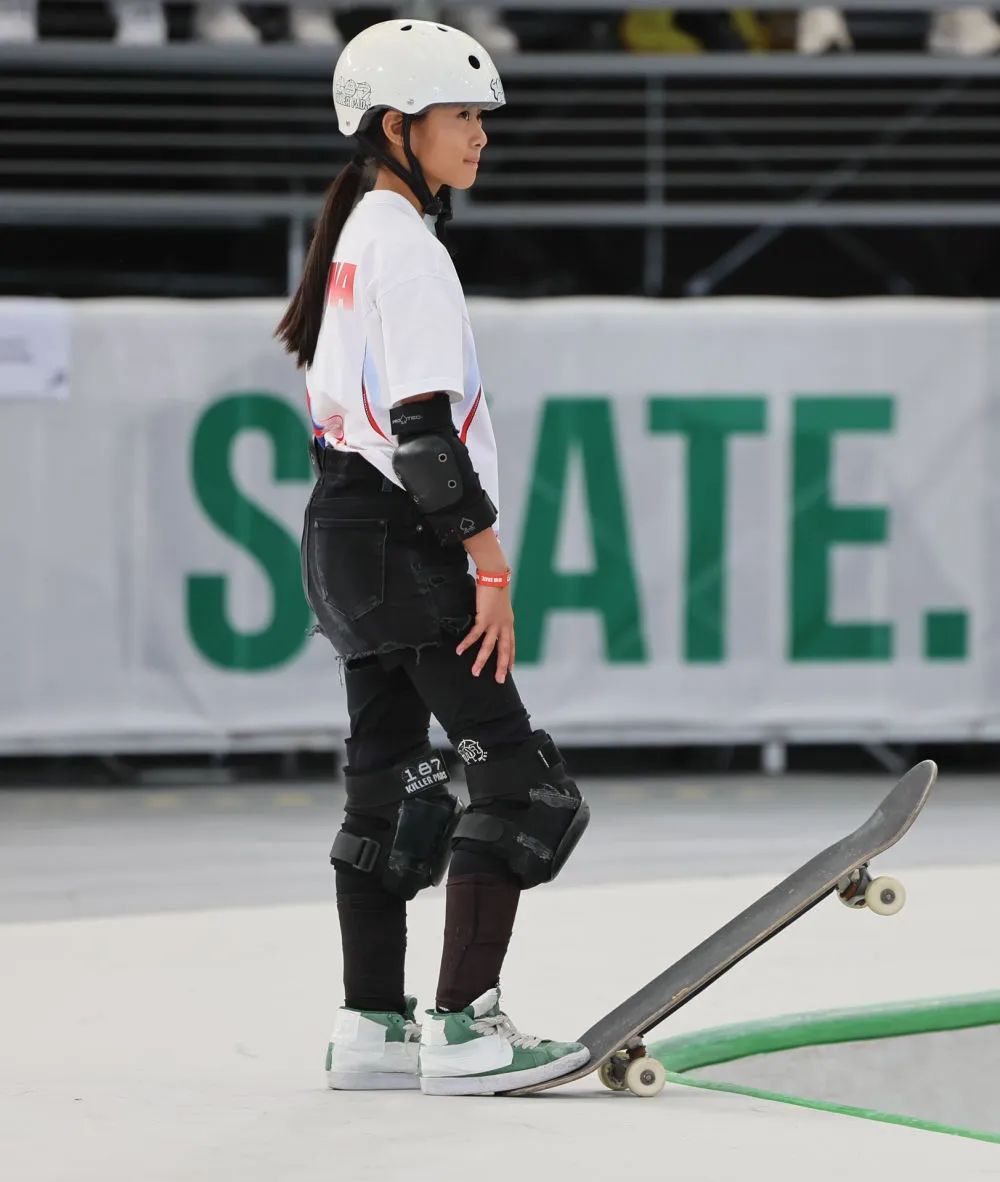 游泳冠军女2021_军运会游泳女冠军_游泳冠军女孩