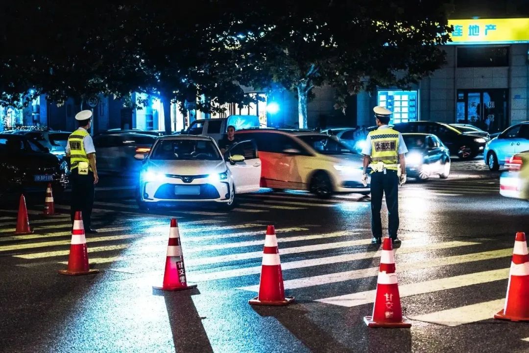 足球警察_交警足球冠军_昆明交警足球队队员