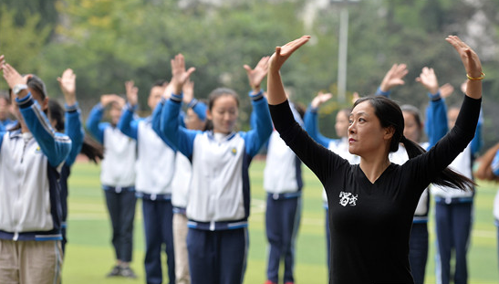 体操班是什么意思_学生体操舞_五班学生做体操