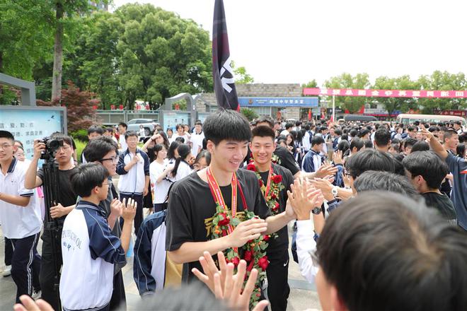 临海篮球全国第一的学校_临海篮球协会_临海高中篮球冠军是谁