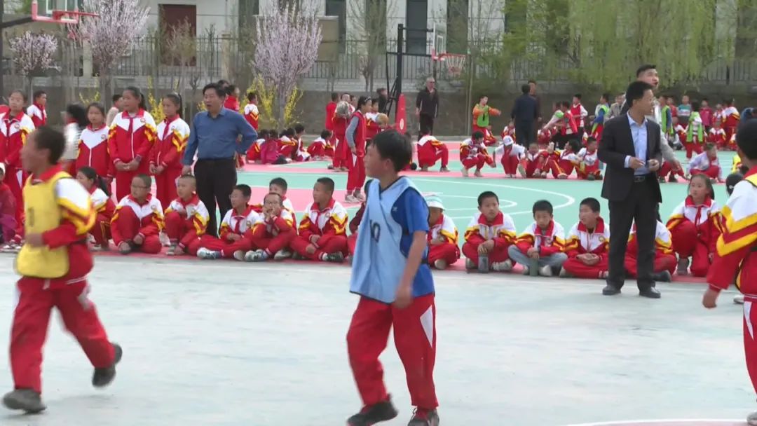 篮球比赛规则小学生_小学生女子篮球规则赛事_小学女生篮球比赛