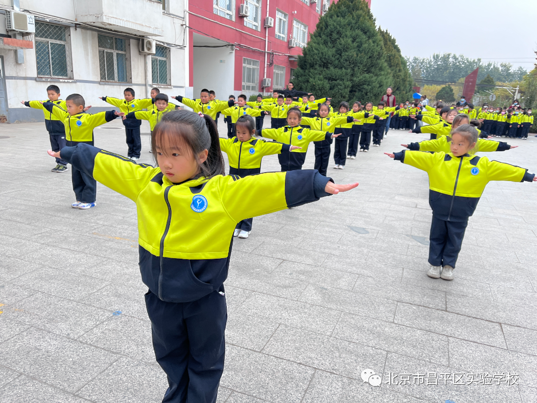 体操培养学生什么能力_学生练体操好吗_学生体操锻炼