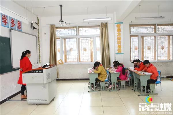 薛城小学生体操_体操小学生_小学的体操的视频教程