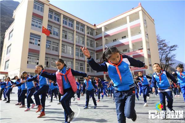 体操小学生_薛城小学生体操_小学的体操的视频教程