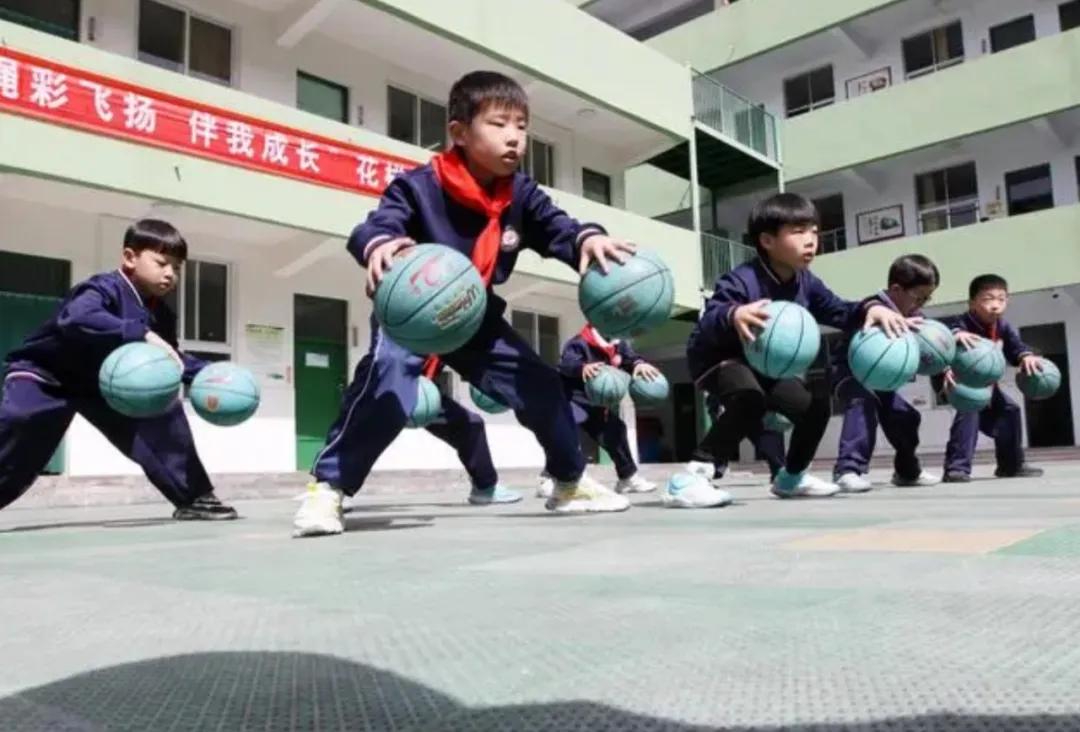 体操三组合学生_学生体操舞教学视频_学生体操运动