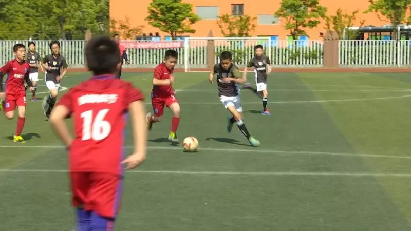 小学5v5足球比赛规则完整版_足球比赛规则教学视频_小学生足球规则小常识视频