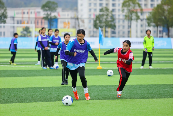 三河小学足球运动员_三河二中足球队_三河小学足球全国冠军