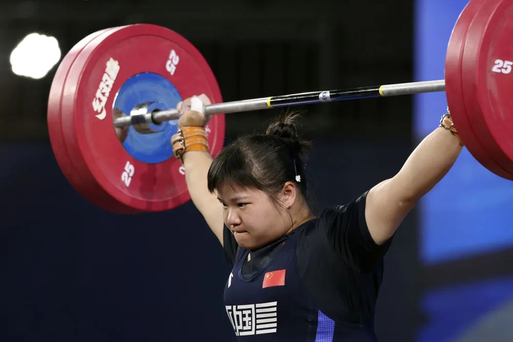 韩国女子举重摔跤比赛冠军_摔跤举重女子冠军韩国比赛是谁_举重运动员摔跤